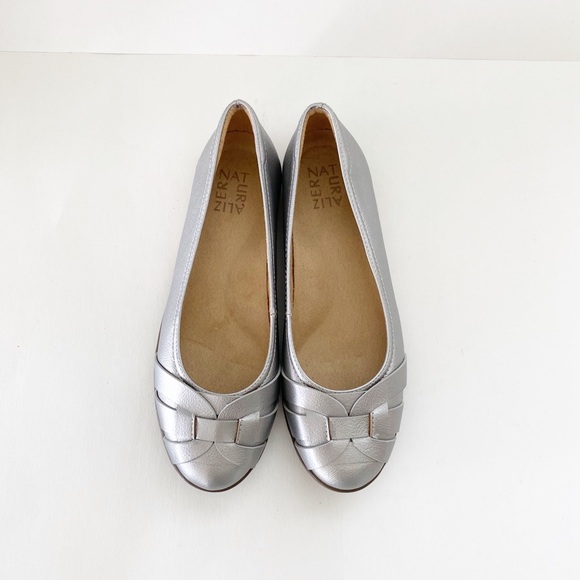 BNIB Naturalizer Fabiola Leather Round Toe Flats Silver Frost 7.5 - Picture 8 of 14